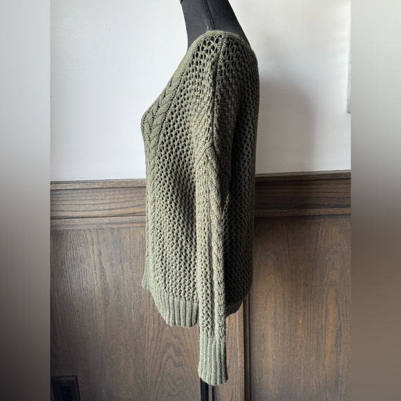American Eagle Outfitters Dark Green Knit Sweater Euc medium - Picture 3 of 8